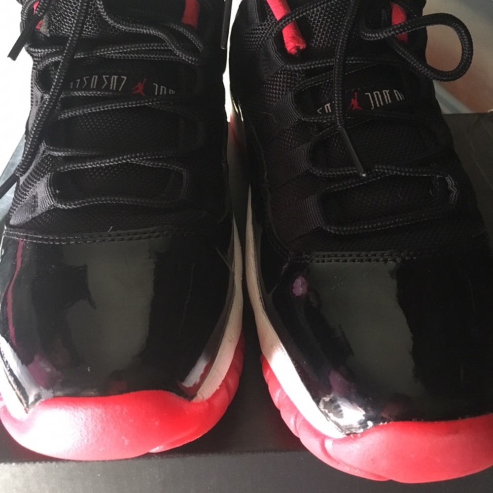 Air Jordan 11 Bred Low